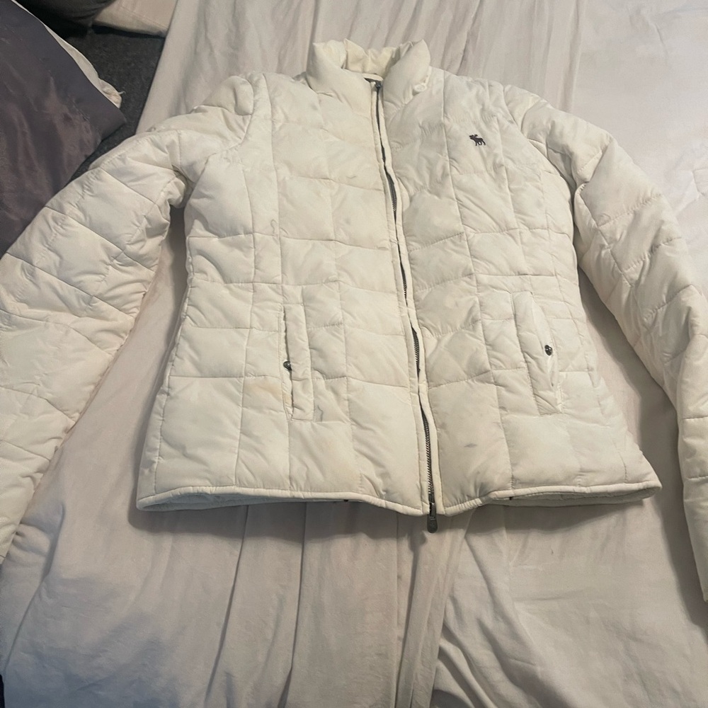 Abercrombie & Fitch Women's White Puffer Jacket